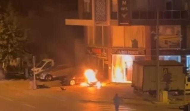 Kaza yapıp yanmaya başlayan motosikletin sürücüsünü vatandaşlar kurtardı