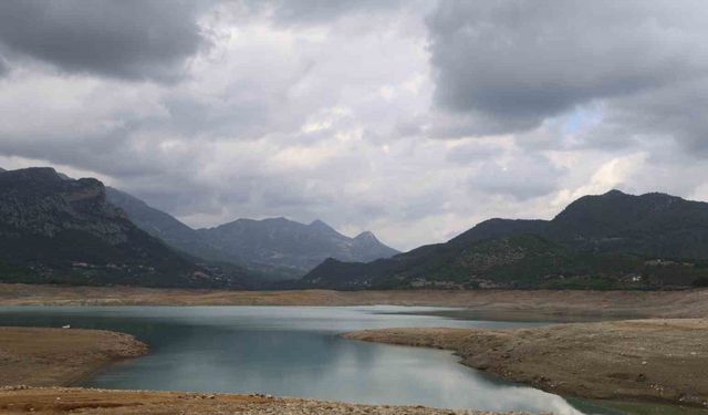 Kozan Barajı manzaranın değil, kuraklığın simgesi oldu
