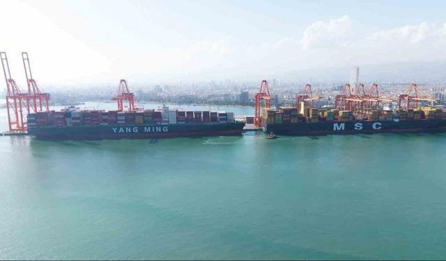 Mersin Limanı’nda tarihi gün: 400 metrelik mega gemi ilk kez demir attı