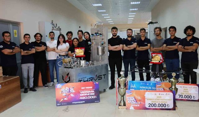 Şampiyon öğrencilerin yeni hedefi: "Uzaya çıkmak"