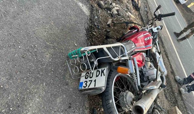 Tankerle çarpışan motosiklet sürücüsü hayatını kaybetti