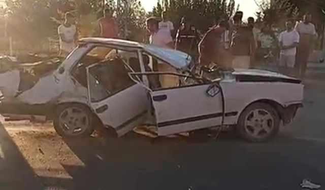 Tofaş hurdaya döndü: 2 yaralı