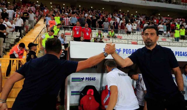 Trendyol Süper Lig: Antalyaspor: 1 - Çaykur Rizespor: 2 (İlk yarı)