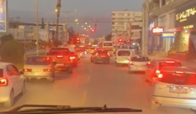 Yangına giden itfaiyeye fermuar sistemiyle yol verdiler