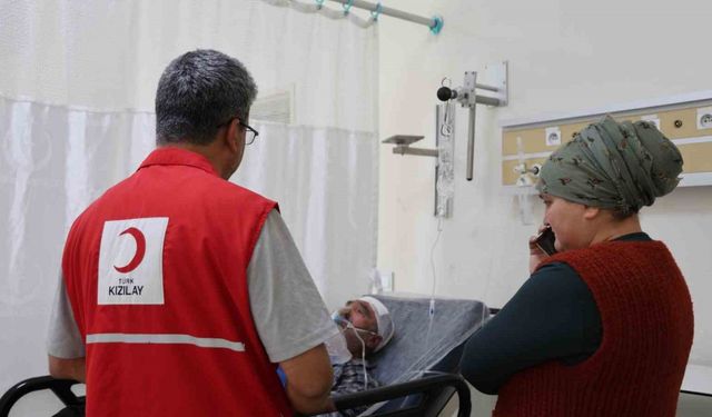 Yangında kardeşleri ölen, camdan atlayarak kurtulan engelli ağabeyin tedavisi sürüyor