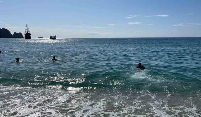 Alanya’da Kasım ayında deniz keyfi