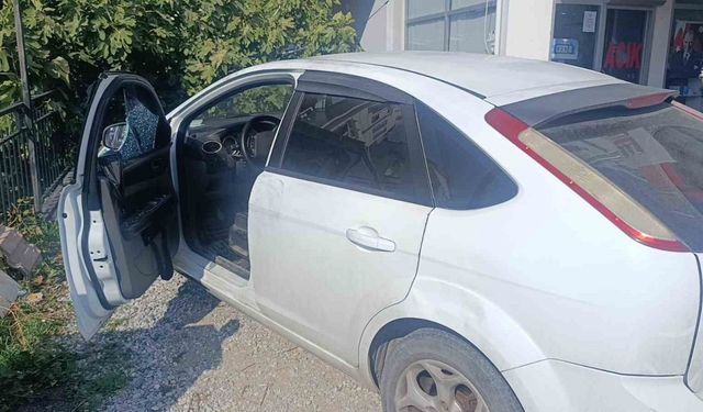Antalya’da 16 yaşındaki çocuk otomobilin camını kırıp 50 bin TL çaldı