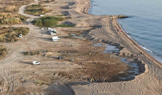 Antalya’da kum hırsızları sahilleri talan etti, kum ocağına dönen sahiller dronla görüntülendi