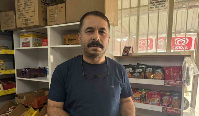 Bakkalın veresiye defterini satın alan gizemli hayırsever, borçları ödeyip defteri yaktı