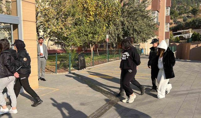 Dolandırıcılık ve bahis şebekesi 8,5 milyarlık işlem hacmi oluşturmuş: 17 şüpheli adliyeye sevk edildi