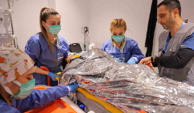 Gerçeğini aratmayan tatbikat: Hasta yakınları sinir krizi geçirdi, güvenlik görevlilerine saldırdı