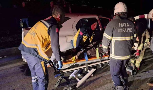 Hatay’da iki otomobil çarpıştı: 4 kişi yaralandı