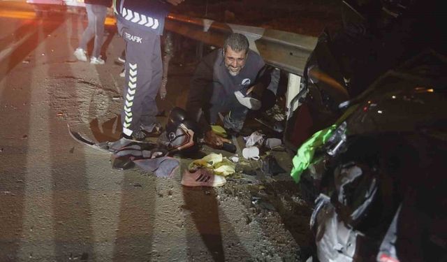 Kazada ölen 17 yaşındaki yeğeninin eşyalarını olay yerinde gözyaşlarıyla topladı