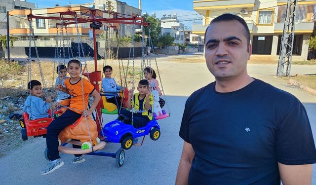 Kendi çocukken hiç binmedi: Mahalle mahalle gezerek çocukları dönme dolabına bindiriyor