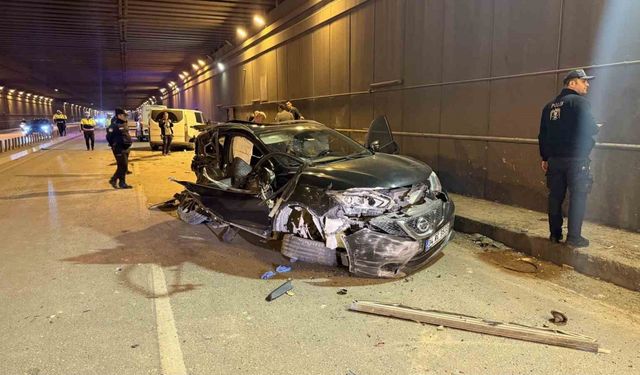 Kontrolden çıkan cip, hafif ticari araçla çarpıştı: 2 ölü, 1 yaralı