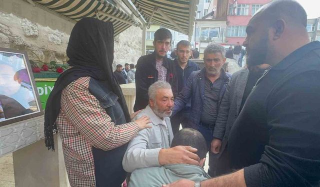 Motosiklet kazasında hayatını kaybeden genç, gözyaşlarıyla son yolculuğuna uğurlandı