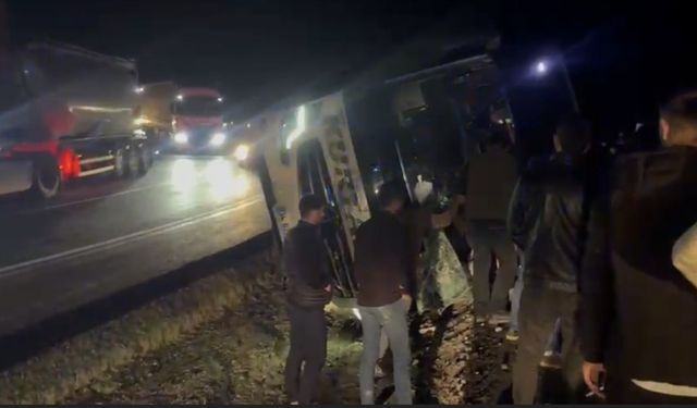 Osmaniye’de yolcu otobüsü devrildi: Yaralılar var