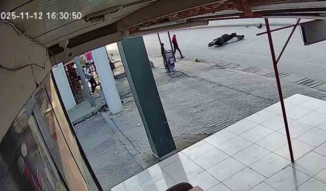 Sokak köpeğine çarpan motosikletli metrelerce sürüklendi