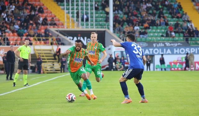 Trendyol Süper Lig: Alanyaspor: 1 - Kasımpaşa: 0 (İlk yarı)