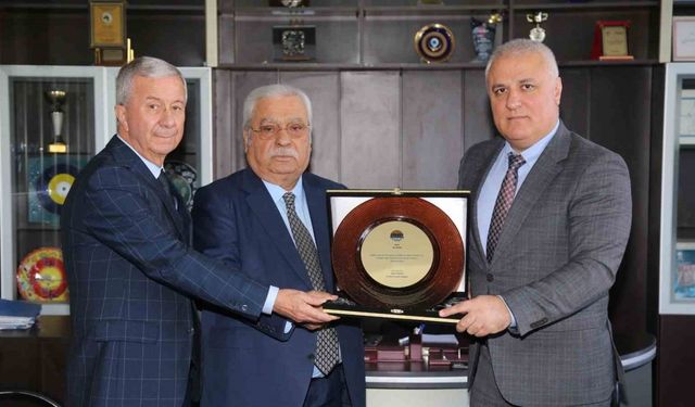 Alanya’nın vergi rekortmenlerine plaket