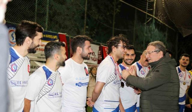 Antalya Sağlıkspor, 24. Geleneksel Futbol Turnuvası’nın şampiyonu oldu