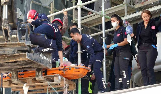 Antalya’da inşaat iskelesinden düşen işçi ağır yaralandı
