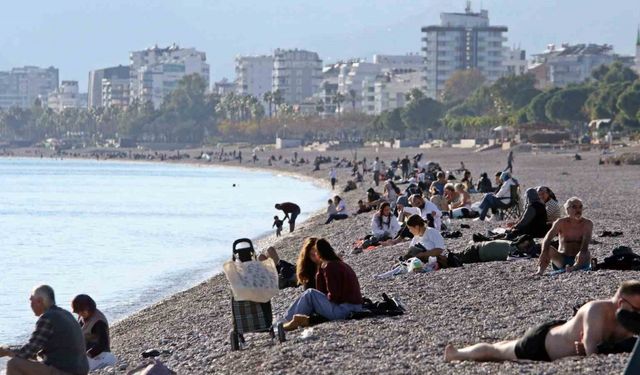 Antalya’nın gecesi kış, gündüzü yaz: "Akşam soba yaktık, gündüz güneşleniyoruz"