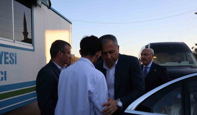 Bakan Yerlikaya, Kozan’da taziye ziyaretinde bulundu