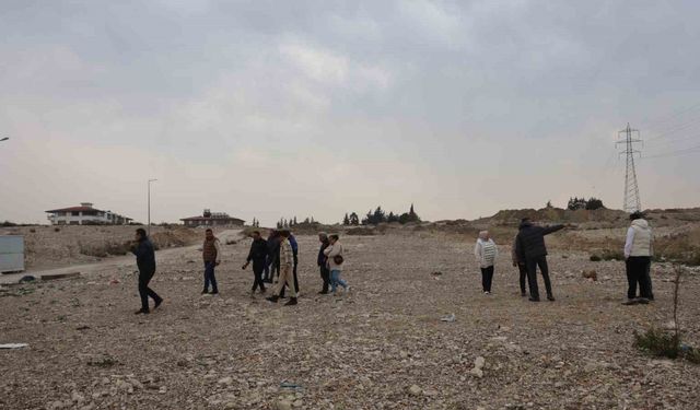 ‘Biz anlaşıp yapamadık ama yaparsa devletimiz yapar’ diyen site sakinleri, yuvalarından geriye kalan boş arazinin rezerv alanına alınmasını istiyorlar