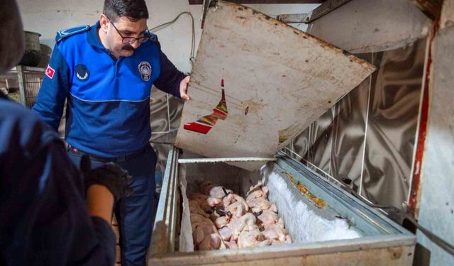 Dönerciden kurtlu salça ve turşu çıktı