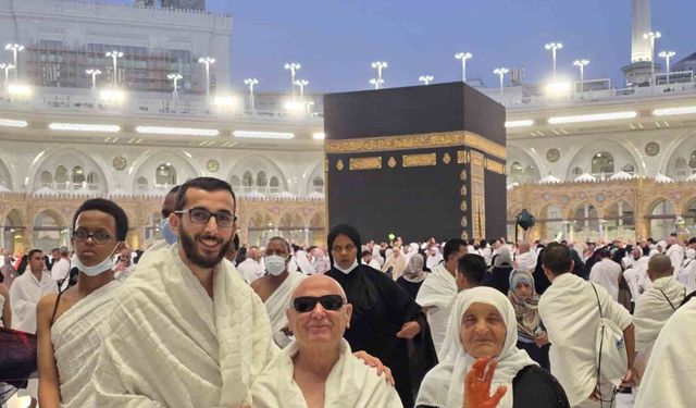 Görme engelli Ramazan amca ve Nuriye teyze umreye kavuştu