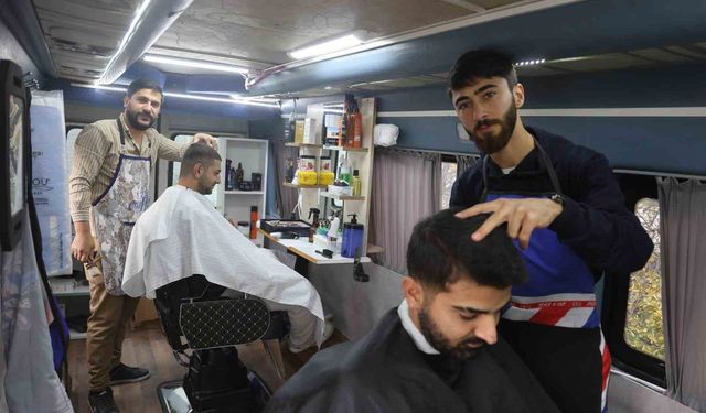 İlk kez görenleri şaşırtan mobil berber, bir 'Alo' ile müşterilerinin ayağına giderek VİP hizmet veriyor