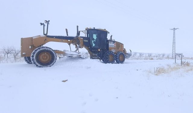 Kahramanmaraş'ın kuzey ilçelerinde kar mücadelesi