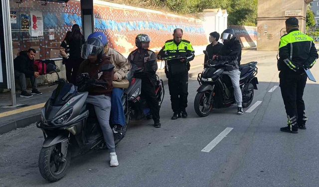 Manavgat’ta motosikletlilerin kask ve eldiven kullanım oranı yüzde 90
