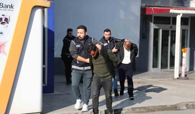 Sınırı 4 bin dolara geçiyorlarmış: Göçmen kaçakçısı 4 şüpheli tutuklandı