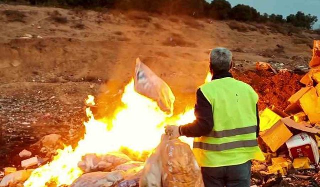 Tarihi geçmiş ürünlerle çocukları zehirleyeceklerdi: 2 ton cips, şekerleme ve çikolata imha edildi