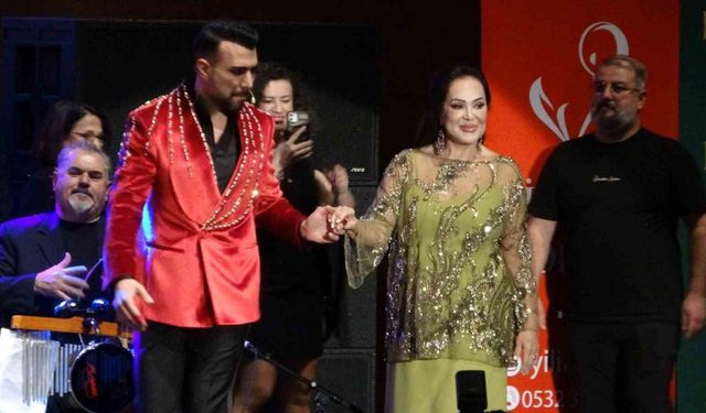 Türkan Şoray, ‘İyilik Korosu’ ile Mersin’de sanatseverlerle buluştu