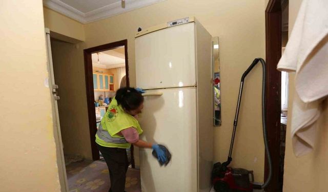 Yalnız yaşayan yaşlı kadına şefkat eli