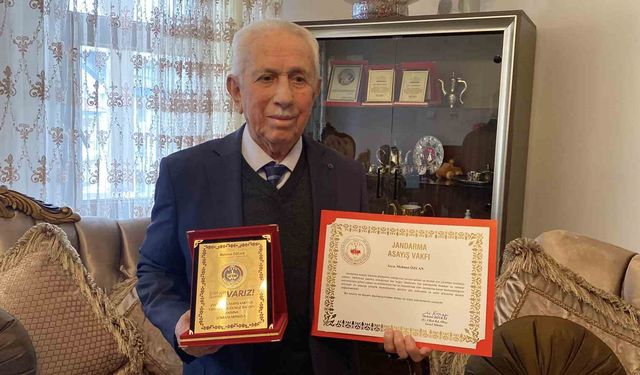 Yaşlı adam son birikimi olan 10 Cumhuriyet altınını jandarmaya bağışladı