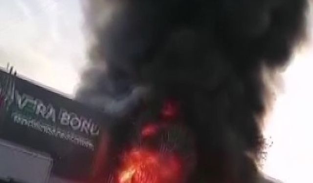 Adana'da plastik üretim tesisindeki yangın söndürüldü