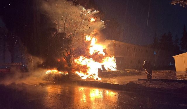 Antakya'da şantiyede korkutan yangın