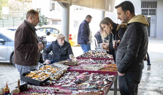 Antika pazarı, Mersin'de nostalji tutkunlarını buluşturuyor