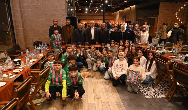 Başkan Başdeğirmen, şampiyon takımla buluştu