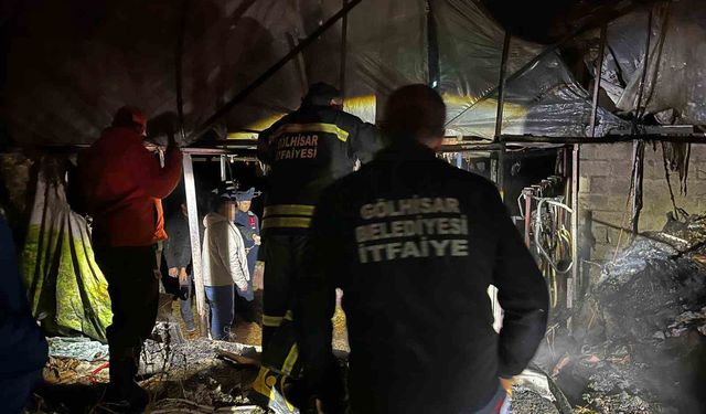 Burdur'da ahır yangını korkuttu