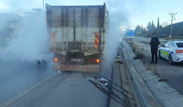 Burdur'da seyir halindeki kamyonette yangın