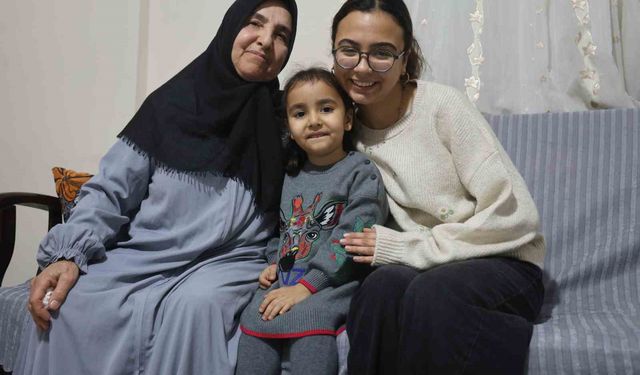 Depremde 3 evladını kaybeden acılı anne, çocuklarının kendine emaneti olan torunlarıyla hayata tutundu