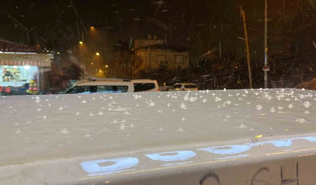 Hatay'da dolu yağışı