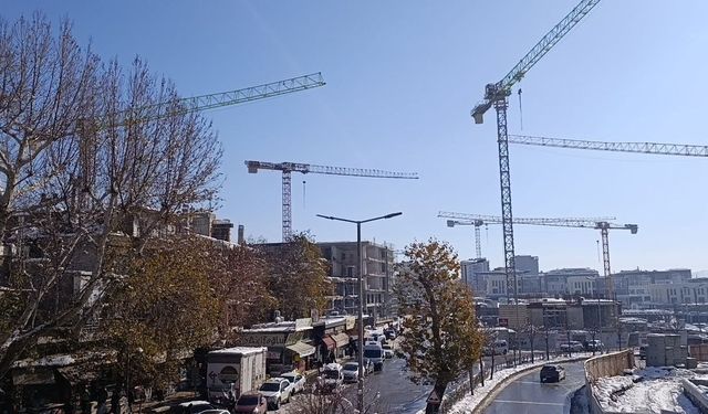 Hava sıcaklığı eksilere düştü, inşaatlarda çalışmalar durma noktasında geldi