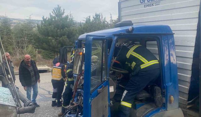 Isparta'da kamyonet ile mikser çarpıştı: 1 yaralı