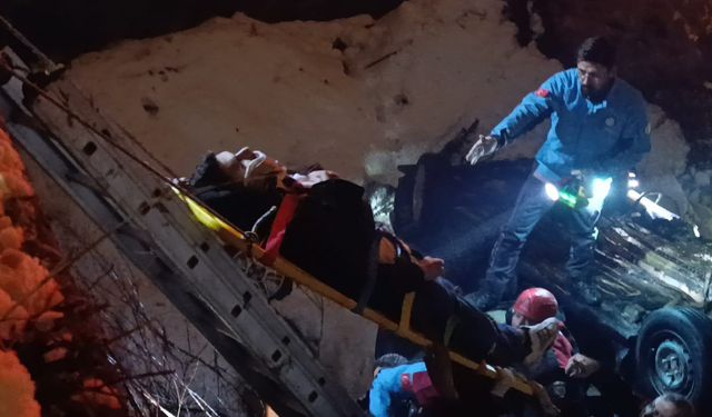 Kahramanmaraş'ta otomobil köprüden uçtu 1'i ağır 4 kişi yaralandı